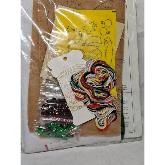 Bucilla Gallery of Stitches Ragtime Teddies 15” Felt Stocking Kit NIP Christmas - Picture 6 of 6